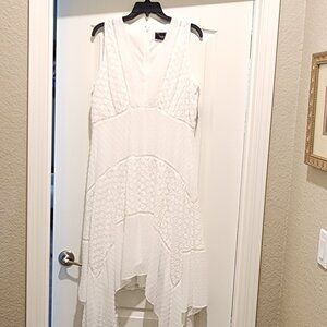 Just Taylor, fun handkerchief hem dress in off white size 16